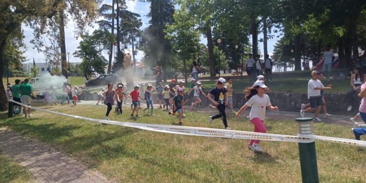 Caminhada pela cidade e plantação de árvores no Parque dos Marmelos encerram atividades do Dia da Criança