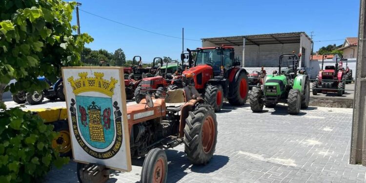 Mais de 40 tratores percorreram, este domingo, várias localidades do concelho