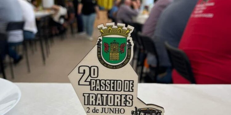 Mais de 40 tratores percorreram, este domingo, várias localidades do concelho