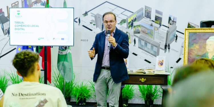 Comerciantes de Tábua conhecem projeto de digitalização da vila