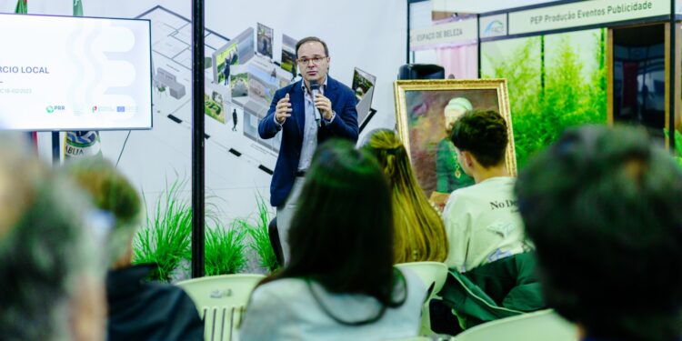 Comerciantes de Tábua conhecem projeto de digitalização da vila