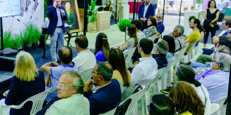 Comerciantes de Tábua conhecem projeto de digitalização da vila