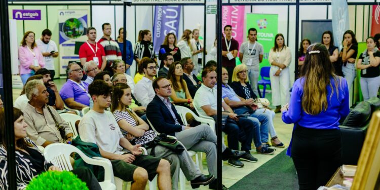 Comerciantes de Tábua conhecem projeto de digitalização da vila