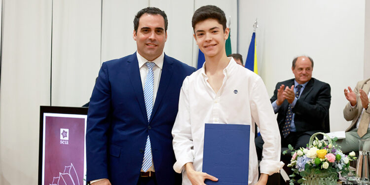 Câmara de Seia distinguiu personalidades e alunos
