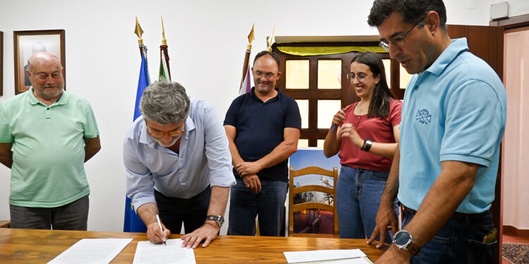 Obra em Aldeia das Dez recupera via afetada pelas intempéries de 2022 e 2023