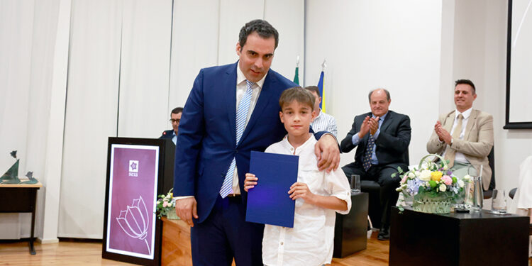 Câmara de Seia distinguiu personalidades e alunos