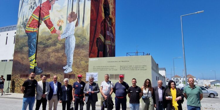 Mural em memória do grande incêndio de 15 de Outubro de 2017 não deixa ninguém indiferente em Oliveira do Hospital