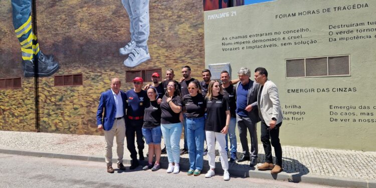 Mural em memória do grande incêndio de 15 de Outubro de 2017 não deixa ninguém indiferente em Oliveira do Hospital