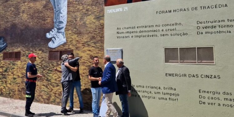 Mural em memória do grande incêndio de 15 de Outubro de 2017 não deixa ninguém indiferente em Oliveira do Hospital