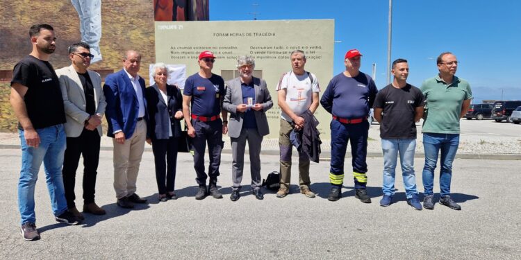 Mural em memória do grande incêndio de 15 de Outubro de 2017 não deixa ninguém indiferente em Oliveira do Hospital