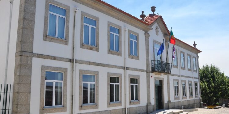 Município de Oliveira do Hospital abre inscrições para bolsas de estudo destinadas a estudantes universitários do concelho