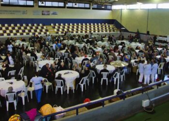 Seniores celebram o Natal à mesa durante encontro da Rede Social