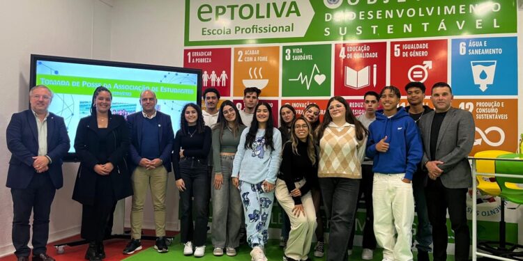 Eptoliva desafia nova associação de estudantes a participar ativamente no futuro da escola