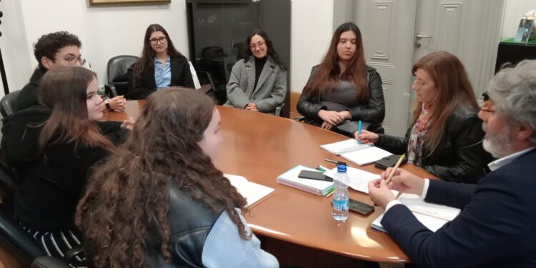 Presidente da Câmara Municipal reúne com nova Associação de Estudantes da ESTGOH