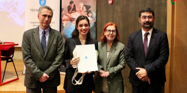 Oliveirense Eduarda Vaz distinguida com prémio Young Alumna do Instituto Superior Técnico