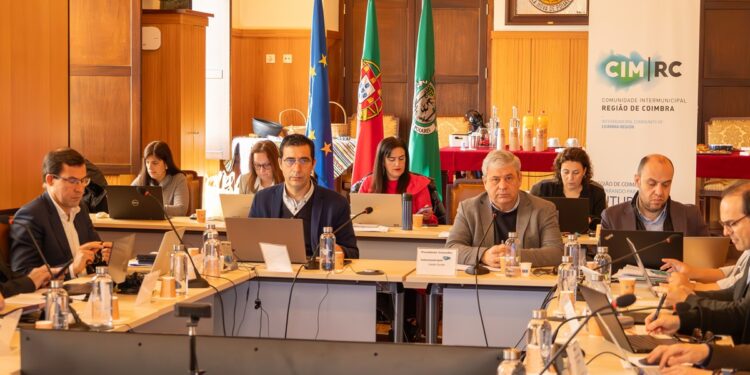 Autarcas da Região de Coimbra preocupados pela redução de serviços e eventual fecho de balcões da Caixa Geral de Depósitos