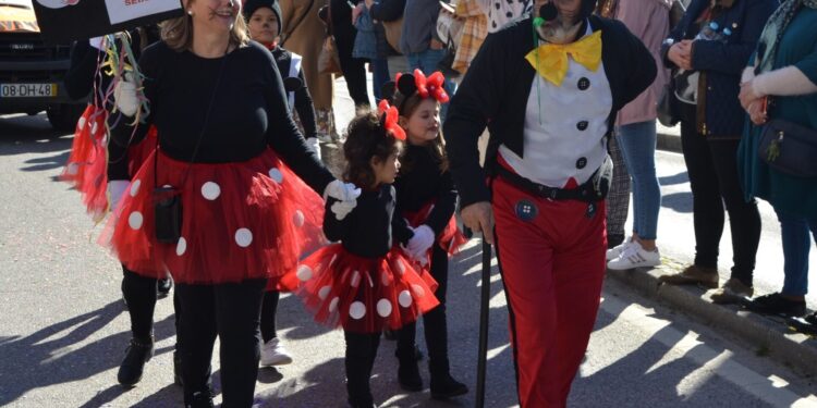 Desfile de Carnaval do Agrupamento de Escolas de Oliveira do Hospital regressa esta sexta feira com “Maior Espectáculo do Mundo”