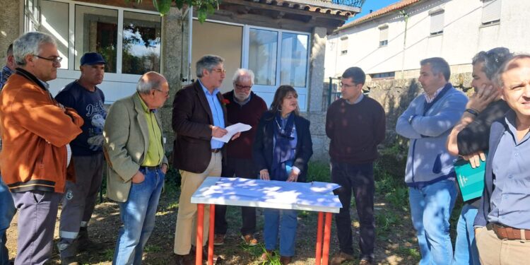 Empreitada de execução de parque de estacionamento avança em Lagares da Beira