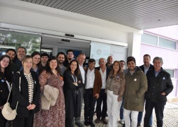 Comitiva da AD passou por Oliveira do Hospital: “Economia local, saúde e infraestruturas” em destaque na campanha