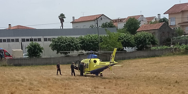 Acidente de trabalho e queda de um muro acionam helicóptero do INEM