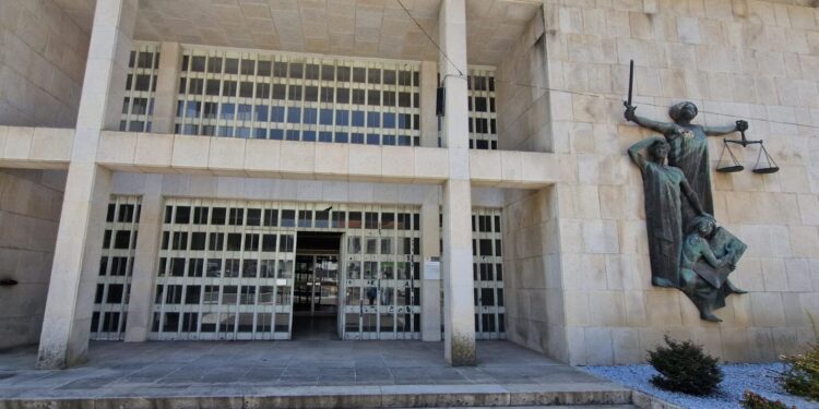 Ex-dirigente do Chega começou hoje a ser julgado por prática de crime de violência e ameaça agravada contra rival interno em 2023