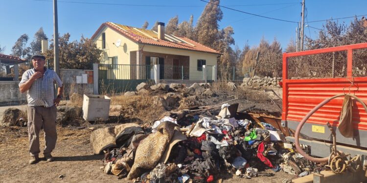 Incêndio deixa família desalojada em Vila Pouca da Beira