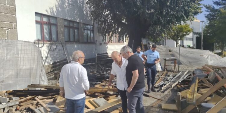 Incêndio deflagrou junto à Eptoliva em estaleiro de obras