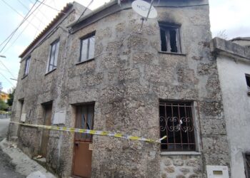 Incêndio numa habitação em Gramaços deixa três pessoas desalojadas