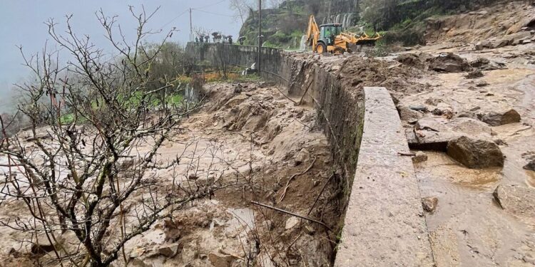 Derrocada em Aldeia das Dez obriga ao corte de estrada