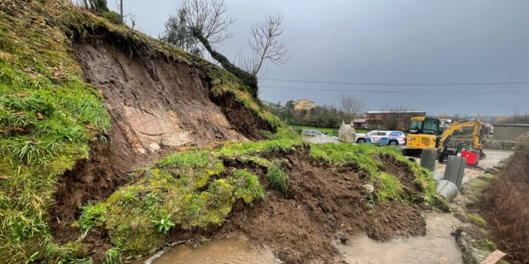 Chuva intensa provoca derrocadas e cortes de estrada por todo o concelho