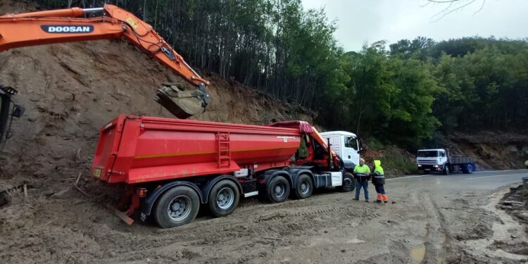 Chuva intensa provoca derrocadas e cortes de estrada por todo o concelho