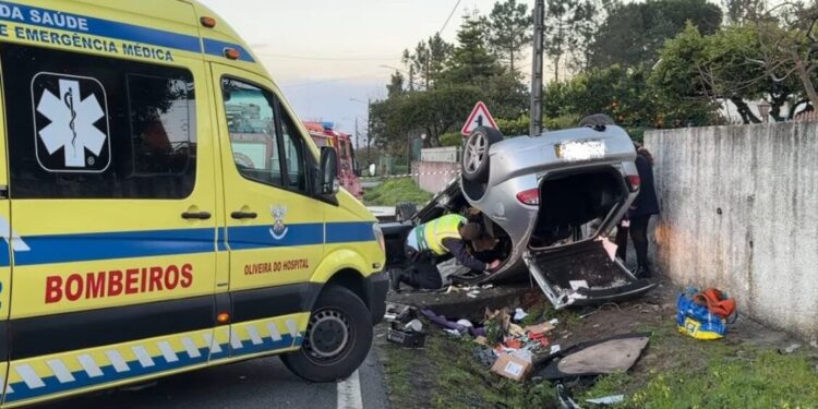 Dois feridos em choque frontal na Reta da Salinha
