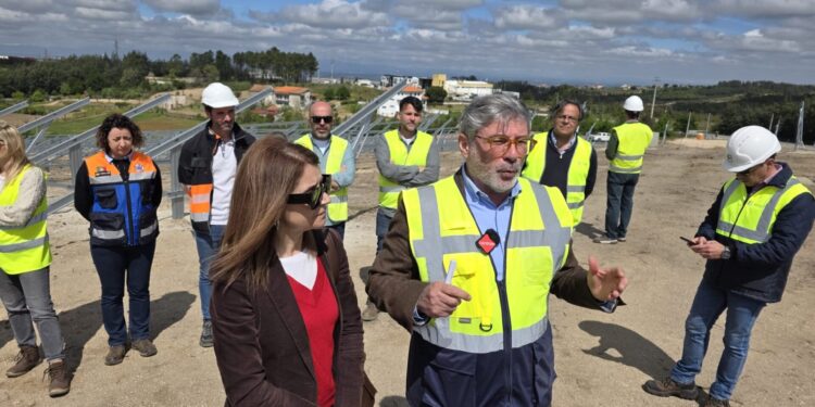Energia limpa revoluciona competitividade da Zona Industrial com redução significativa de custos