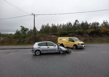 Colisão em Oliveira do Hospital faz dois feridos