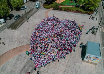 Região de Coimbra celebra envelhecimento ativo com encontro de mil seniores em Oliveira do Hospital