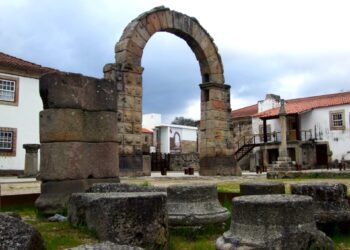 Município candidata Bobadela Romana, Capela dos Ferreiros e Igreja Moçárabe de Lourosa às Novas 7 Maravilhas de Portugal